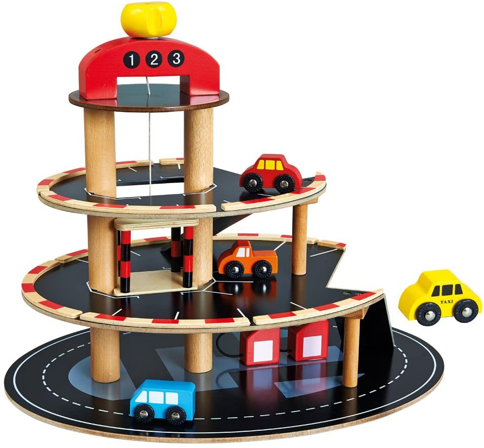 Bino & Mertens - Parkhaus aus Holzzug mit Aufzug Bino & Mertens - Parkhaus aus Holzzug mit Aufzug